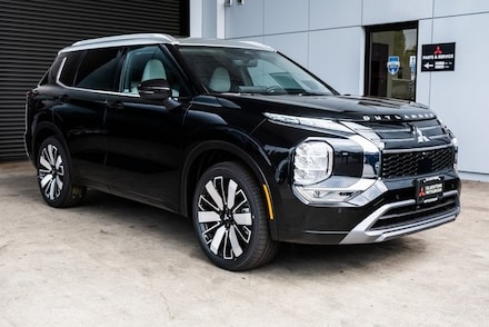 2025 Mitsubishi Outlander Platinum Edition SUV