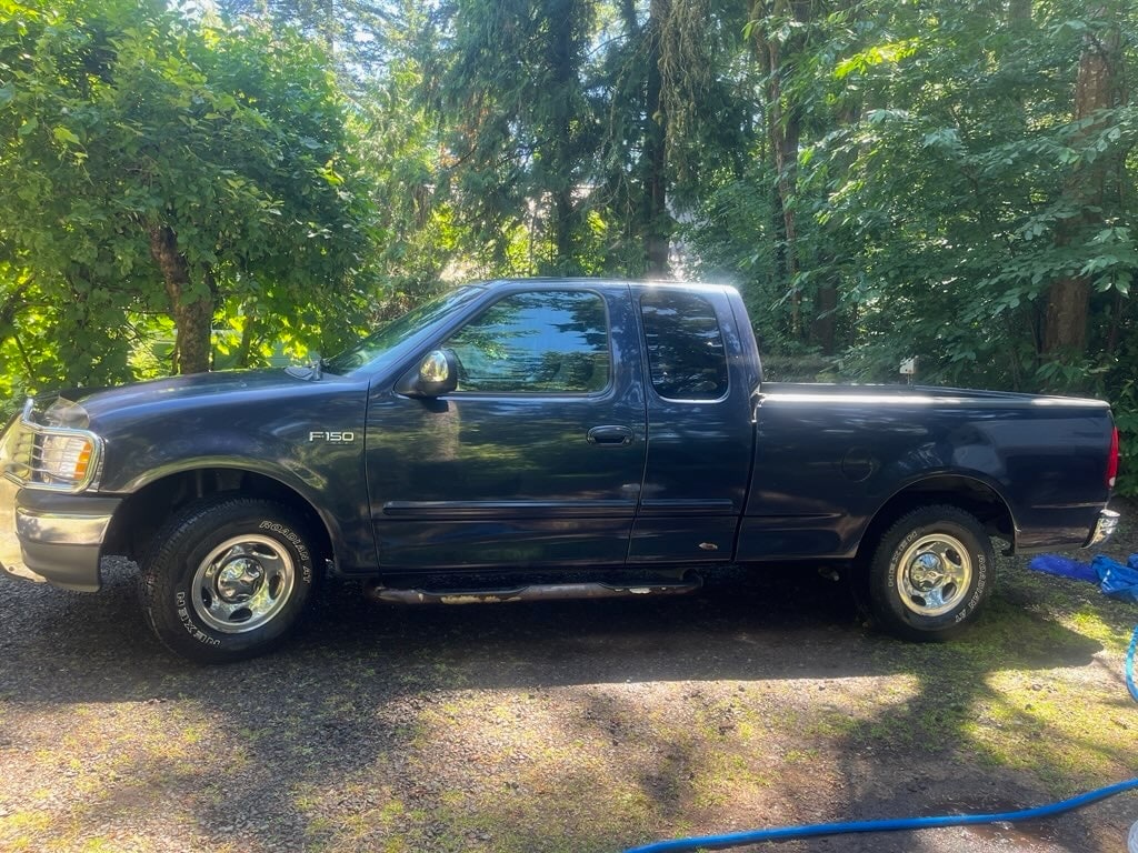 Used 2000 Ford F-150 XLT with VIN 1FTZX1721YKA08379 for sale in Milwaukie, OR
