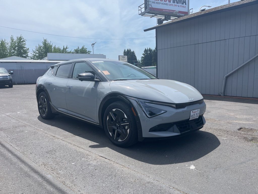2025 Kia EV6 Wind's photo