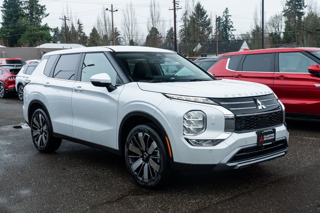 2026 Mitsubishi Outlander SE's photo