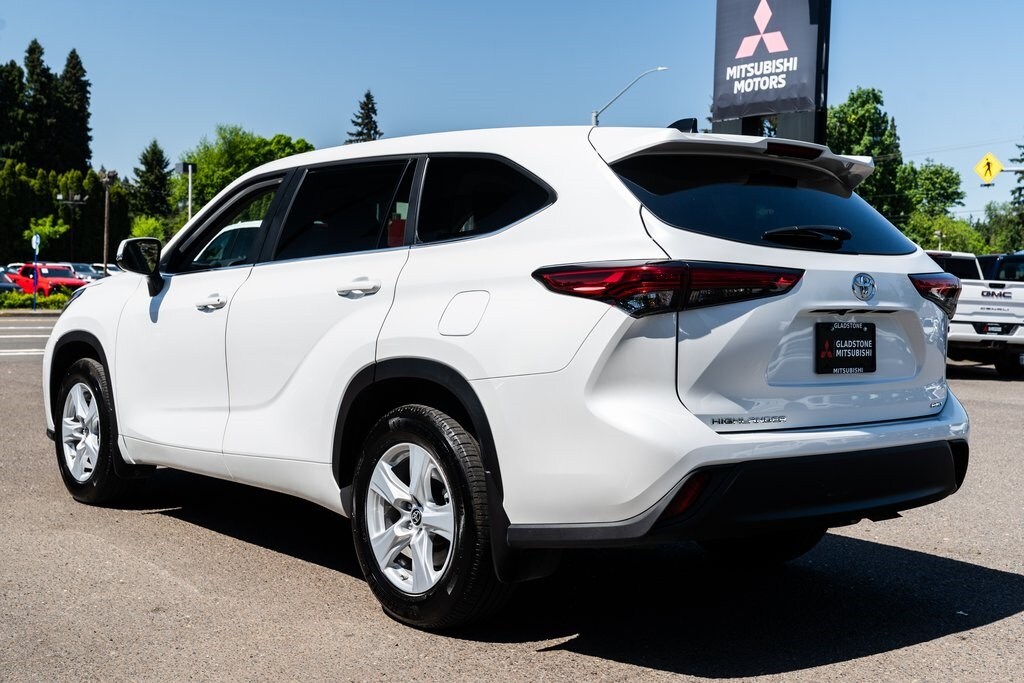 2023 Toyota Highlander L photo 4