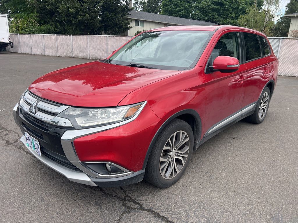 Used 2017 Mitsubishi Outlander SE with VIN JA4AZ3A37HZ041621 for sale in Milwaukie, OR