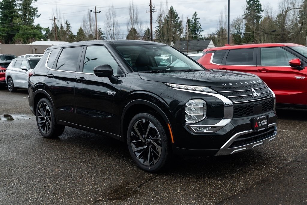 2025 Mitsubishi Outlander Plug-in Hybrid SE's photo