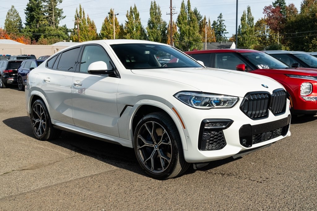 2022 BMW X6 M50i's photo