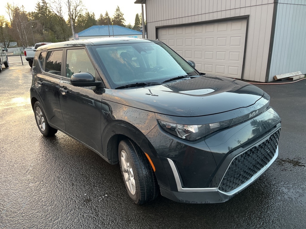 2023 Kia Soul LX's photo