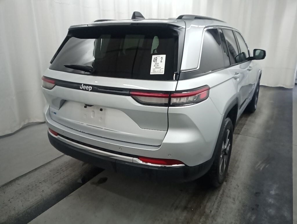 2024 Jeep Cherokee Limited 4xe photo 3