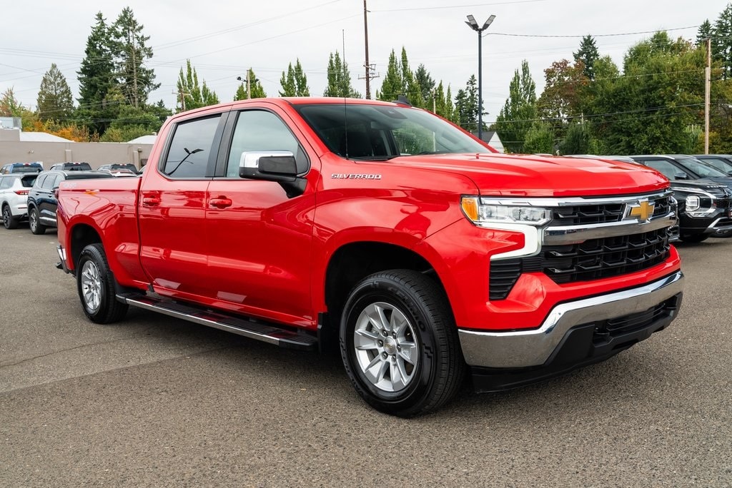 2024 Chevrolet Silverado 1500 LT's photo