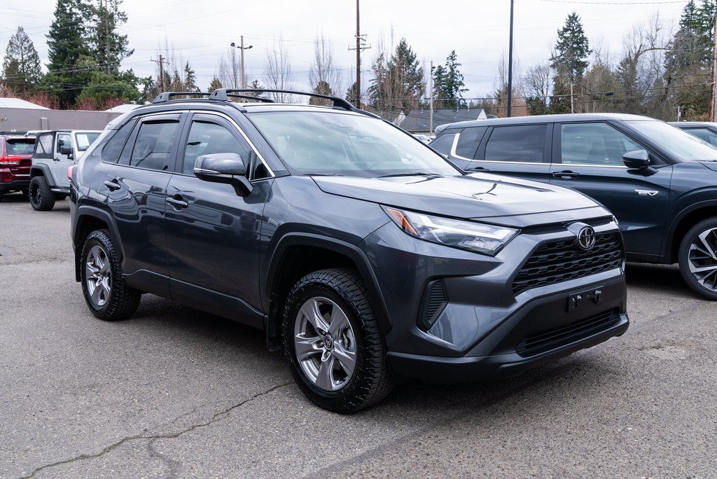 2025 Toyota RAV4 XLE AWD's photo