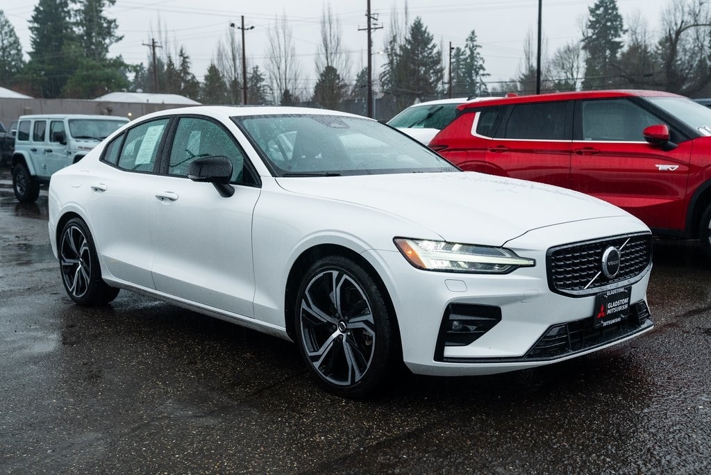 2024 Volvo S60 Core's photo