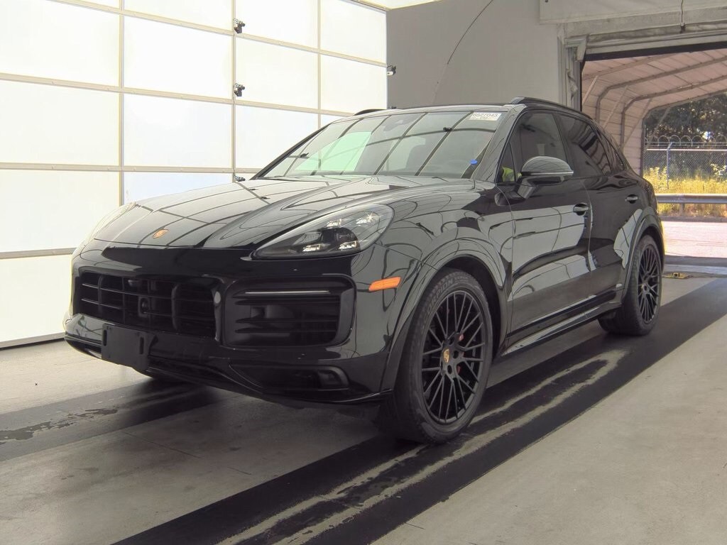 2021 Porsche Cayenne GTS photo 3