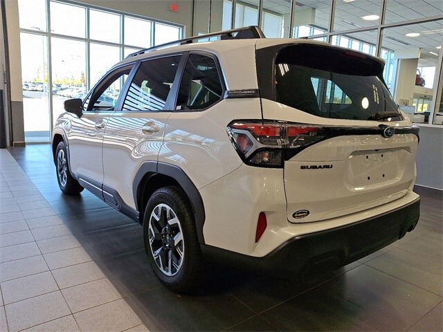 2025 Subaru Forester Premium photo 4