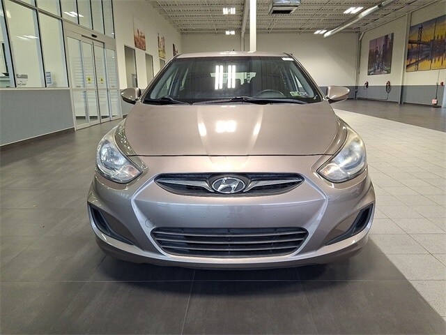 2014 Hyundai Accent GS photo 2