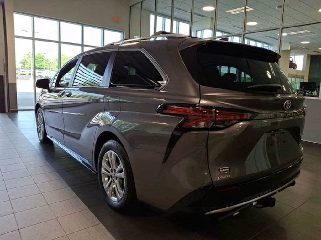 Used 2024 Toyota Sienna Platinum Minivan/Van