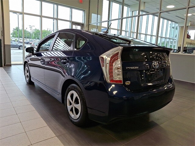 2014 Toyota Prius Four photo 3