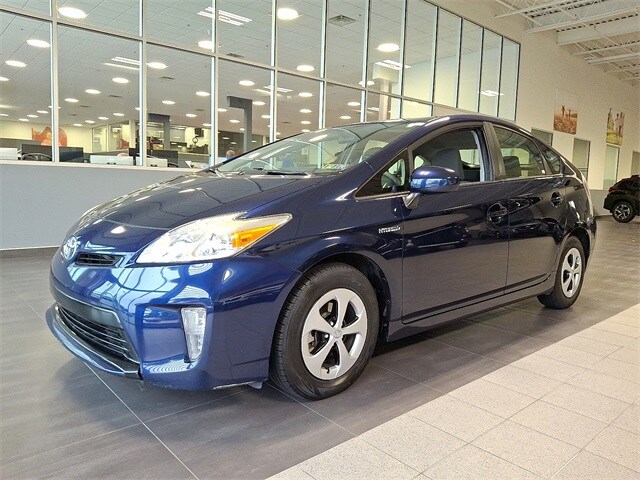 2014 Toyota Prius Four photo 2