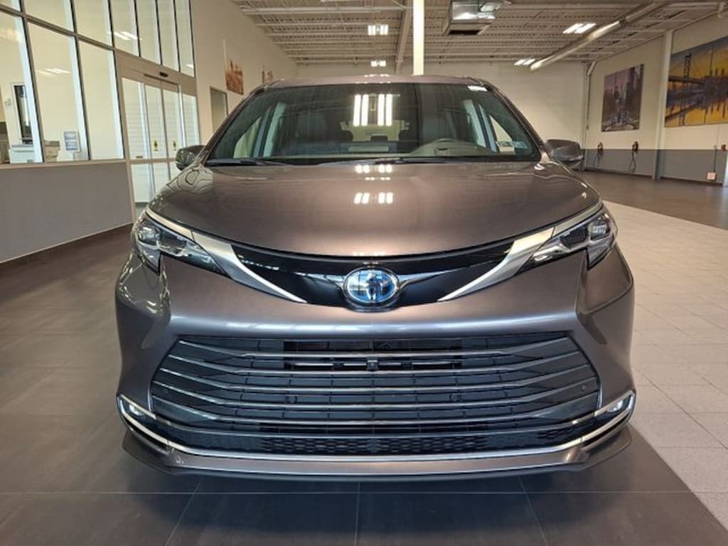 Used 2024 Toyota Sienna Platinum Minivan/Van