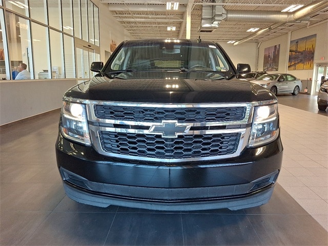 2018 Chevrolet Suburban LT photo 2