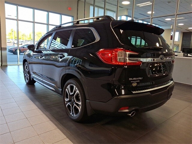 2025 Subaru Ascent Limited photo 2