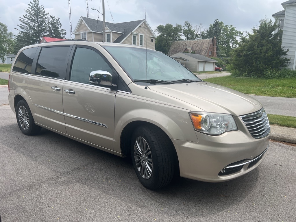 Used 2014 Chrysler Town & Country Touring-L with VIN 2C4RC1CG2ER228043 for sale in Dunkirk, IN