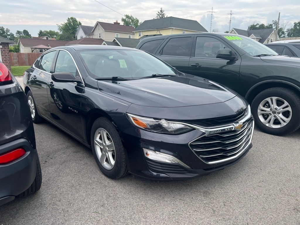 Used 2022 Chevrolet Malibu 1LS with VIN 1G1ZB5ST1NF187641 for sale in Dunkirk, IN