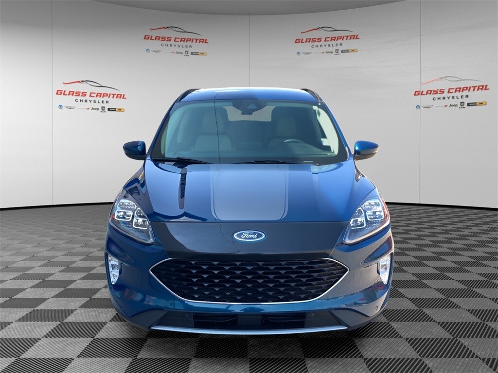 2020 Ford Escape Titanium photo 2