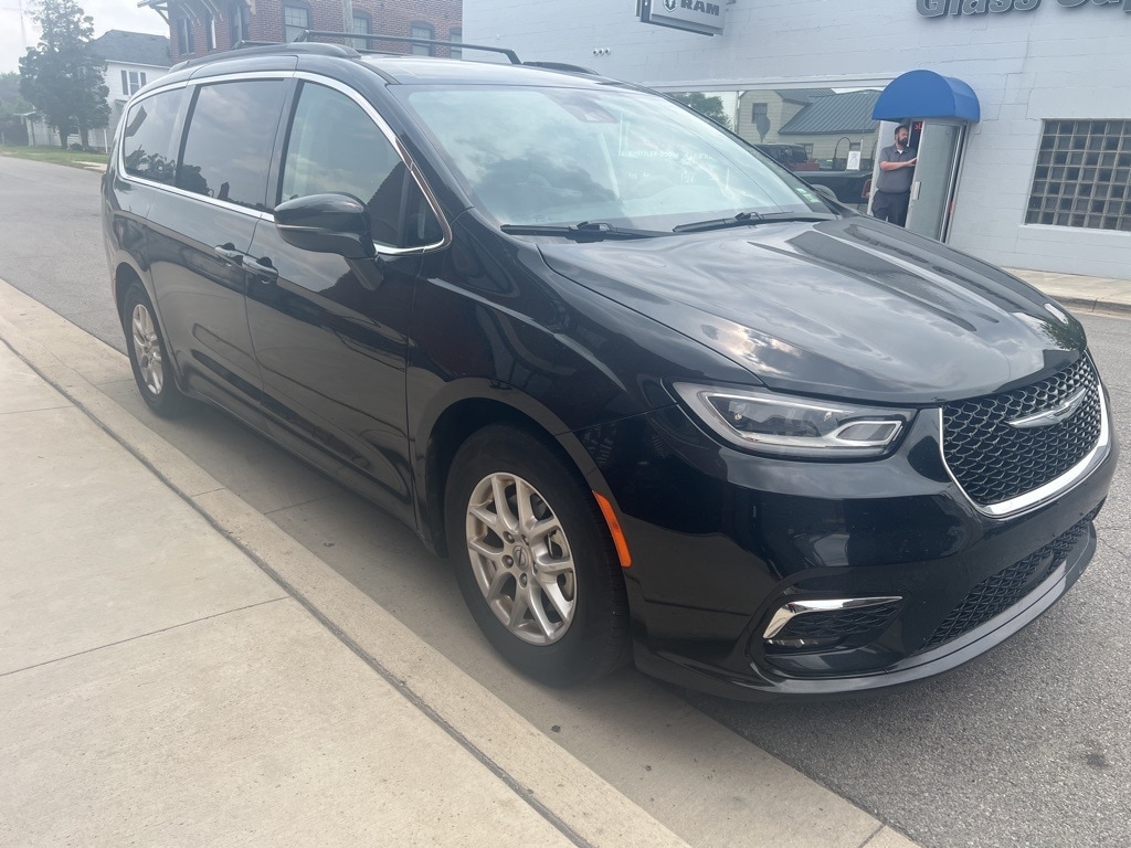 Used 2022 Chrysler Pacifica Touring L with VIN 2C4RC1BG6NR150786 for sale in Dunkirk, IN