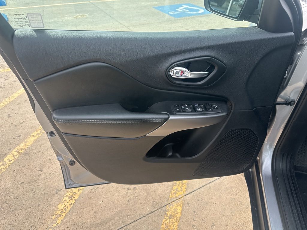 Used 2021 Jeep Cherokee Latitude with VIN 1C4PJMCB7MD172914 for sale in Clay Center, KS
