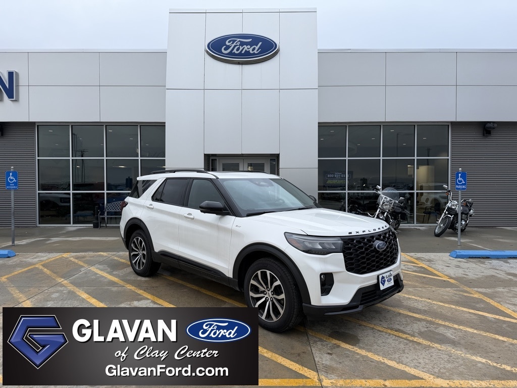 2025 Ford Explorer ST-LINE's photo