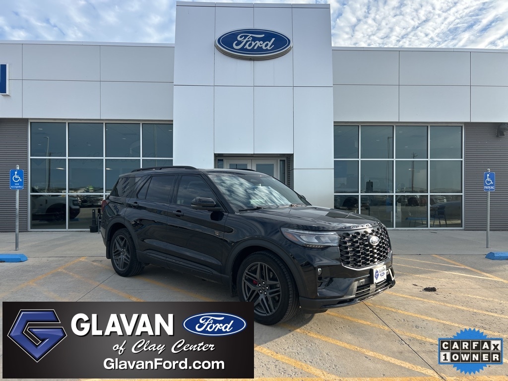 2025 Ford Explorer ST's photo