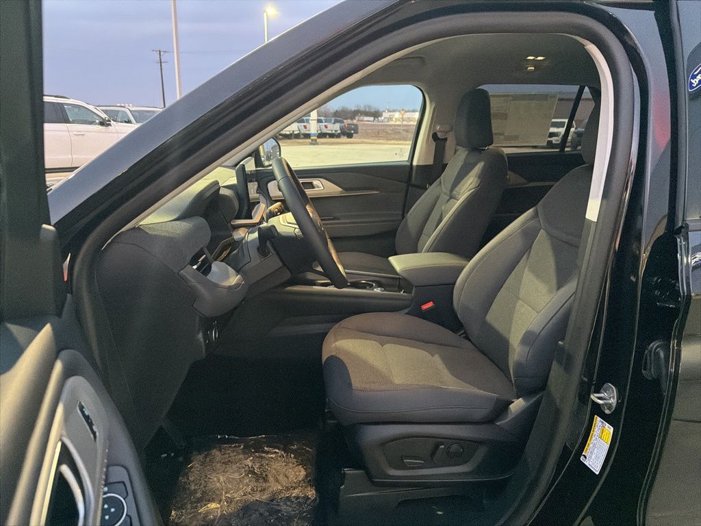 2026 Ford Explorer Active - Photo 10