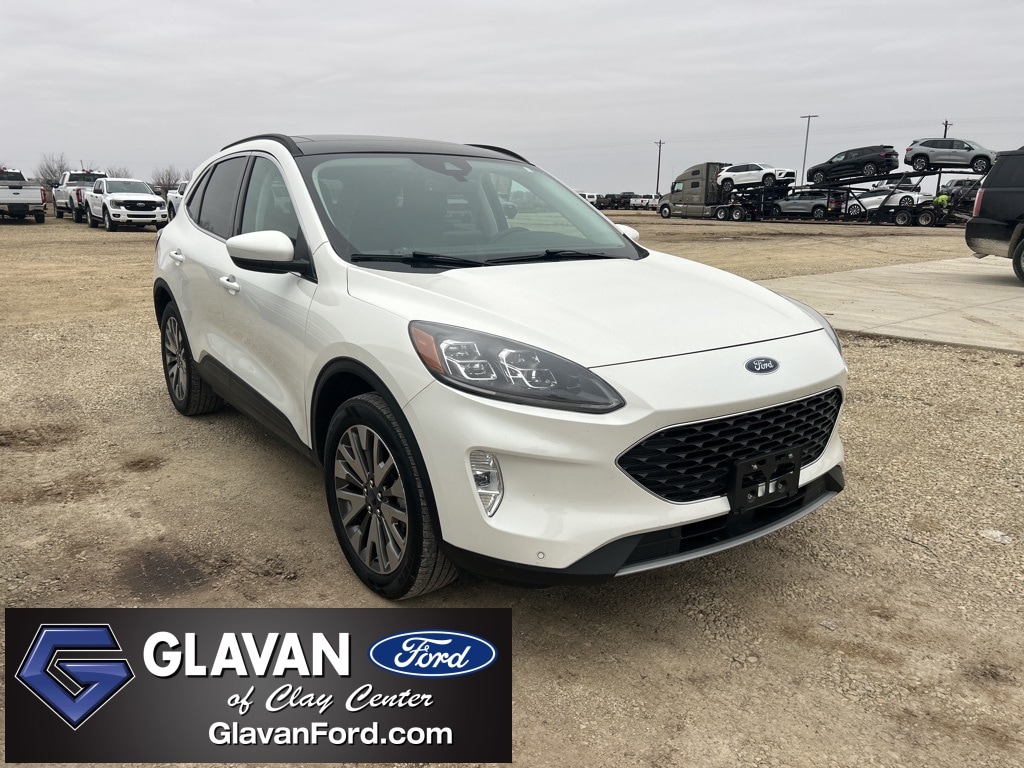2022 Ford Escape Titanium's photo