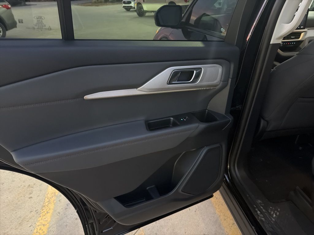 2026 Ford Explorer Active - Photo 18