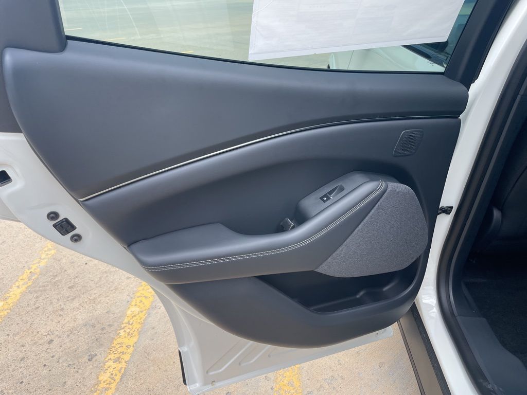 2025 Ford Mustang Mach-E Premium - Photo 18