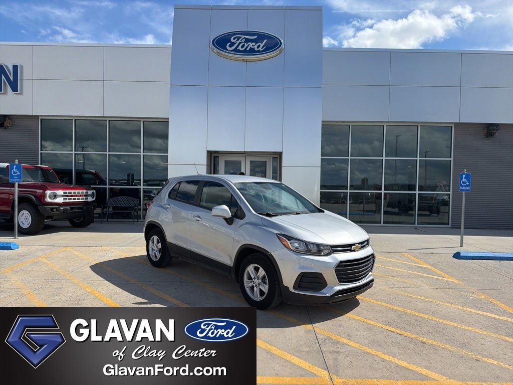 2020 Chevrolet Trax LS's photo