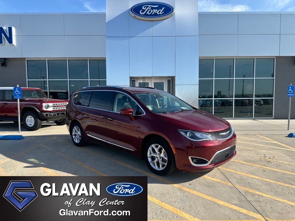 2020 Chrysler Pacifica Touring L's photo