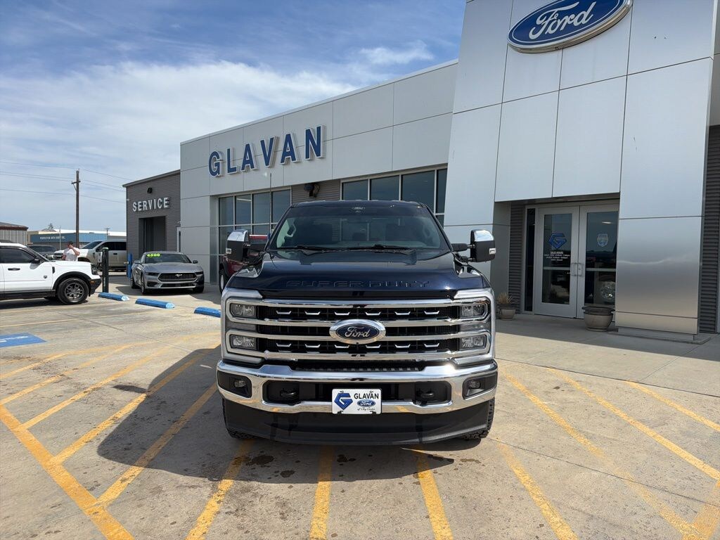 Used 2025 Ford F-350 Lariat Truck
