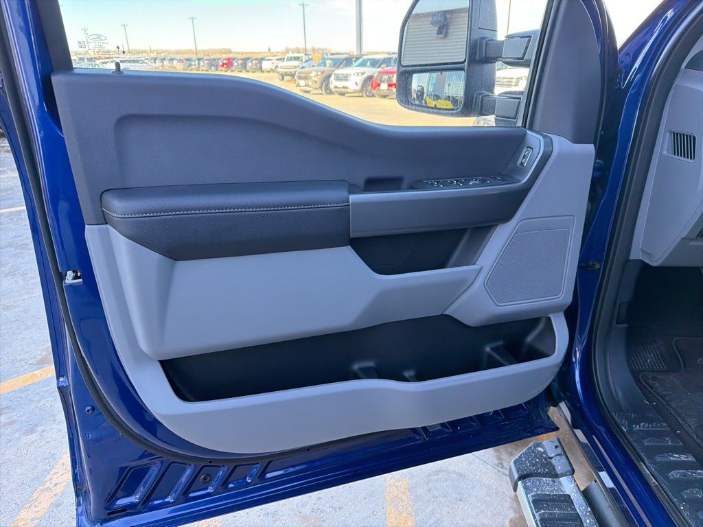 2026 Ford F-350 Super Duty XLT - Photo 12