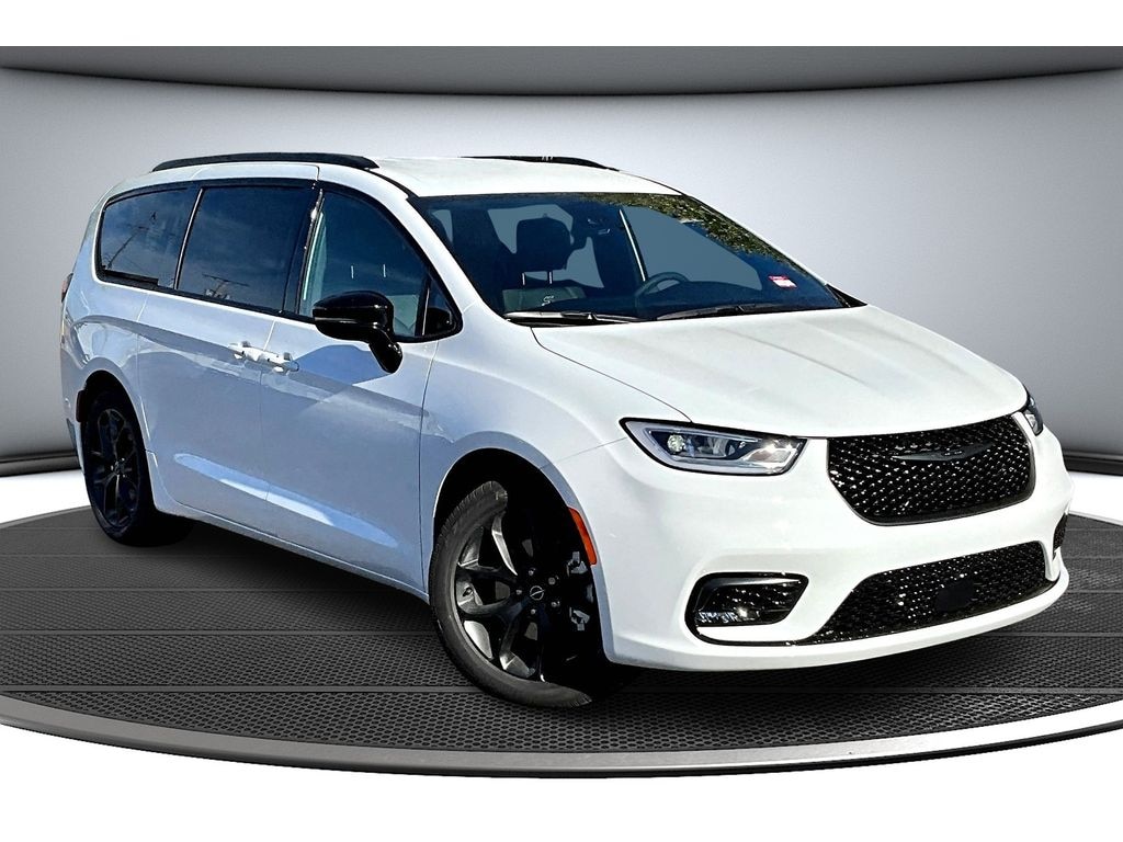 New 2026 Chrysler Pacifica Select Passenger Van