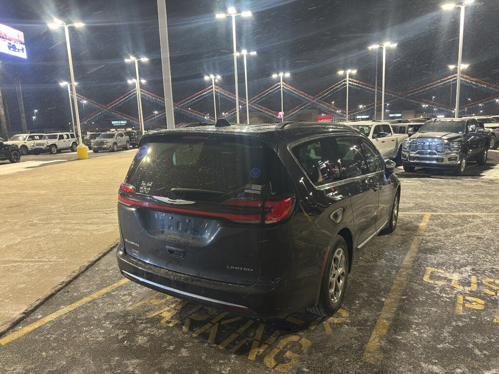 Used 2022 Chrysler Pacifica Limited Passenger Van