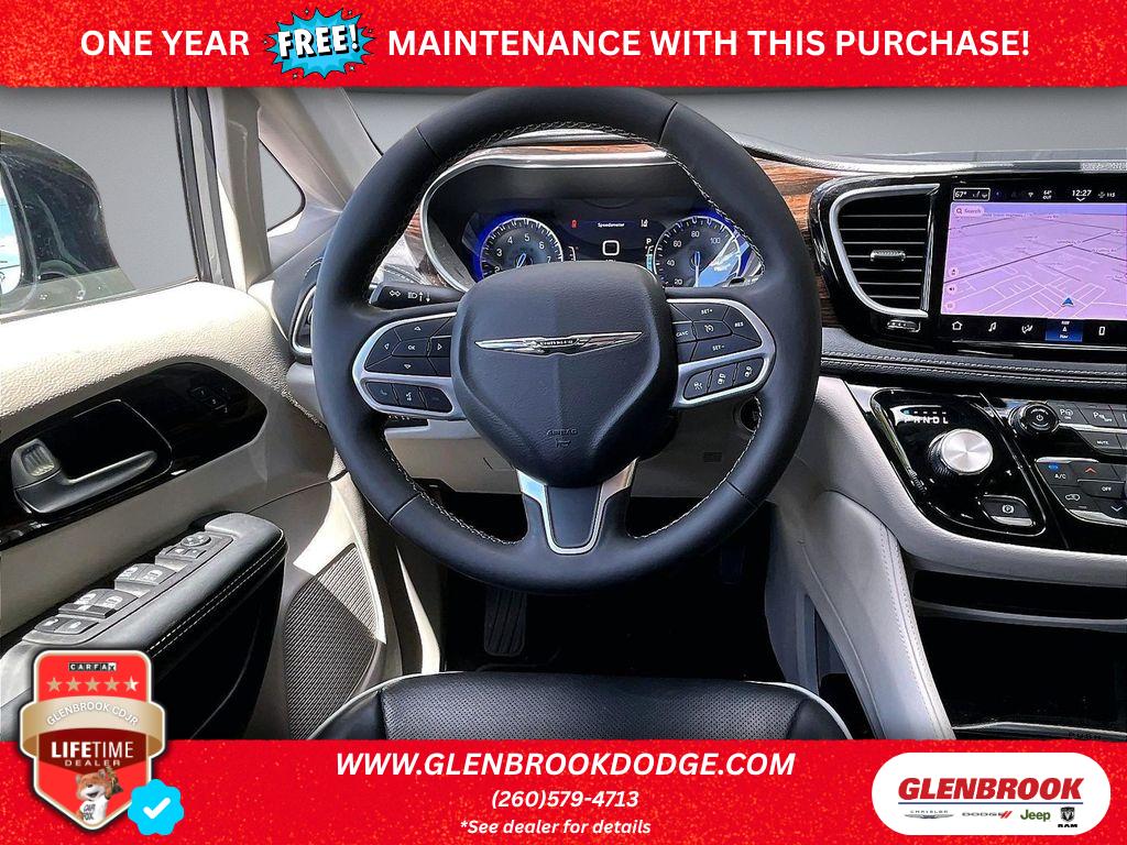 2023 Chrysler Pacifica Limited AWD's photo