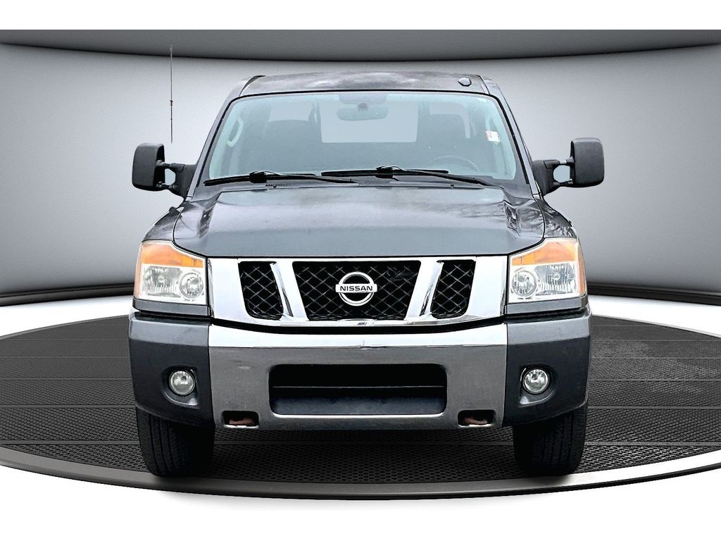 2010 Nissan Titan SE Crew Cab photo 3
