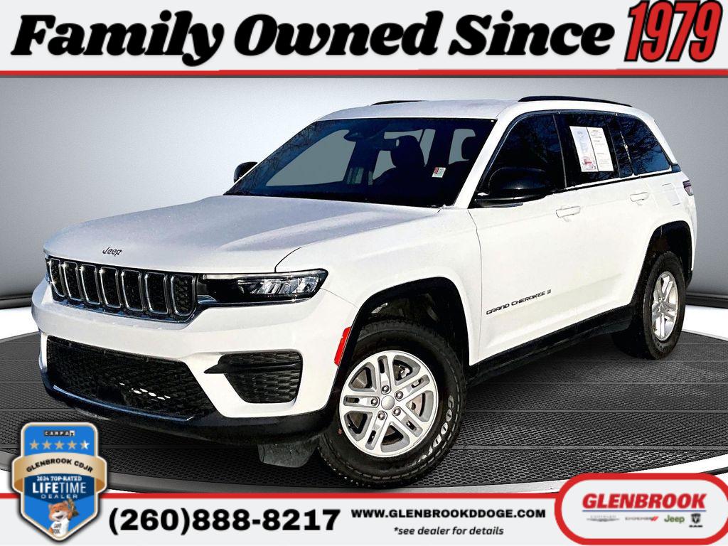 2024 Jeep Grand Cherokee Laredo's photo