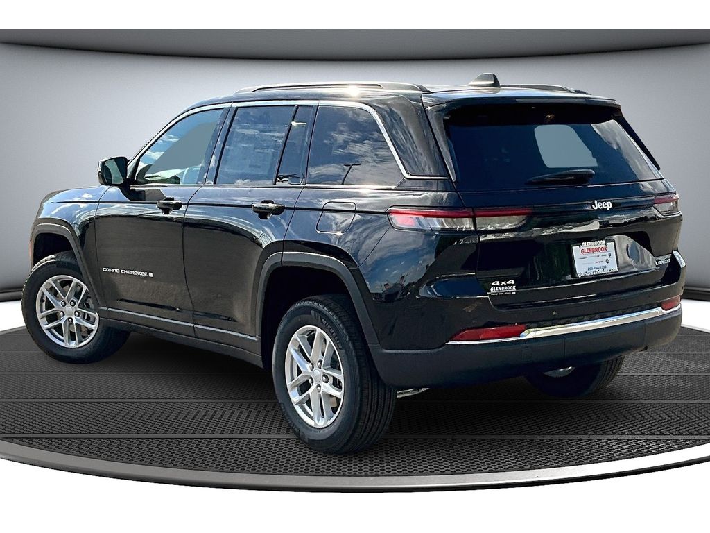2025 Jeep Grand Cherokee Laredo photo 3