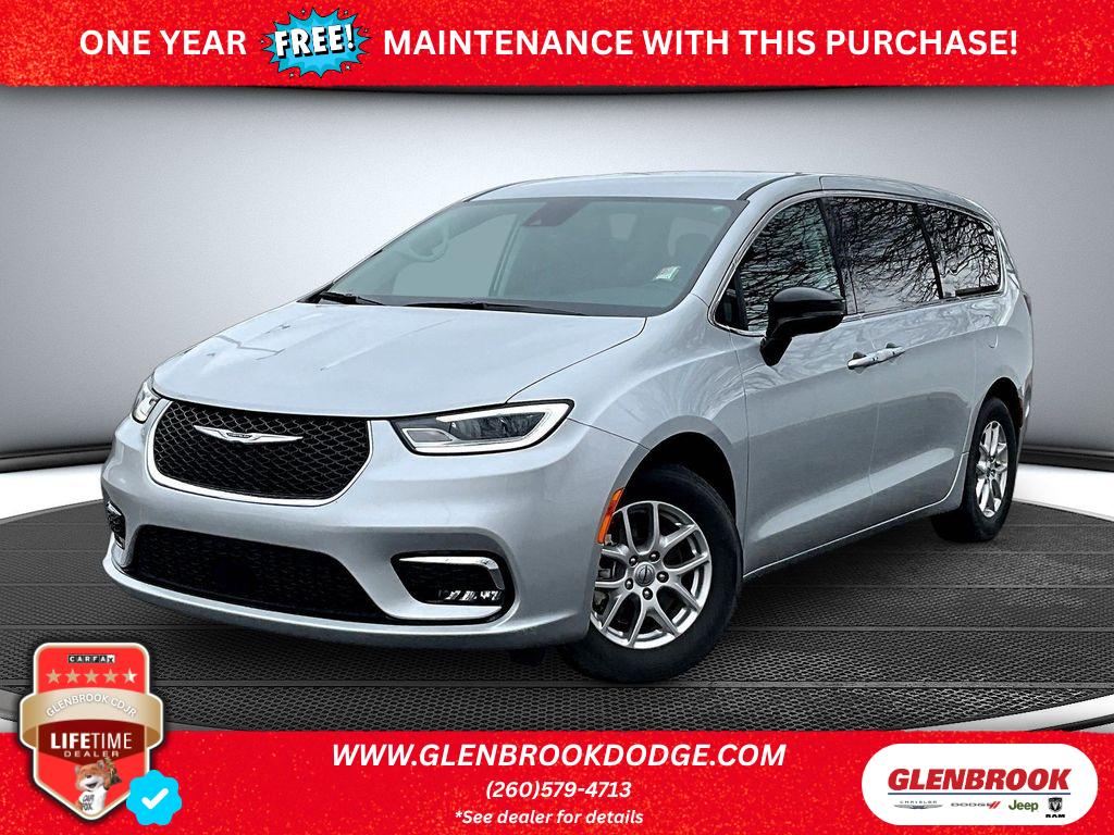 2024 Chrysler Pacifica Touring L's photo
