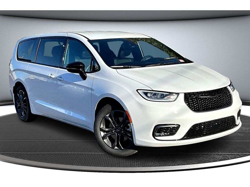 New 2026 Chrysler Pacifica Select Passenger Van