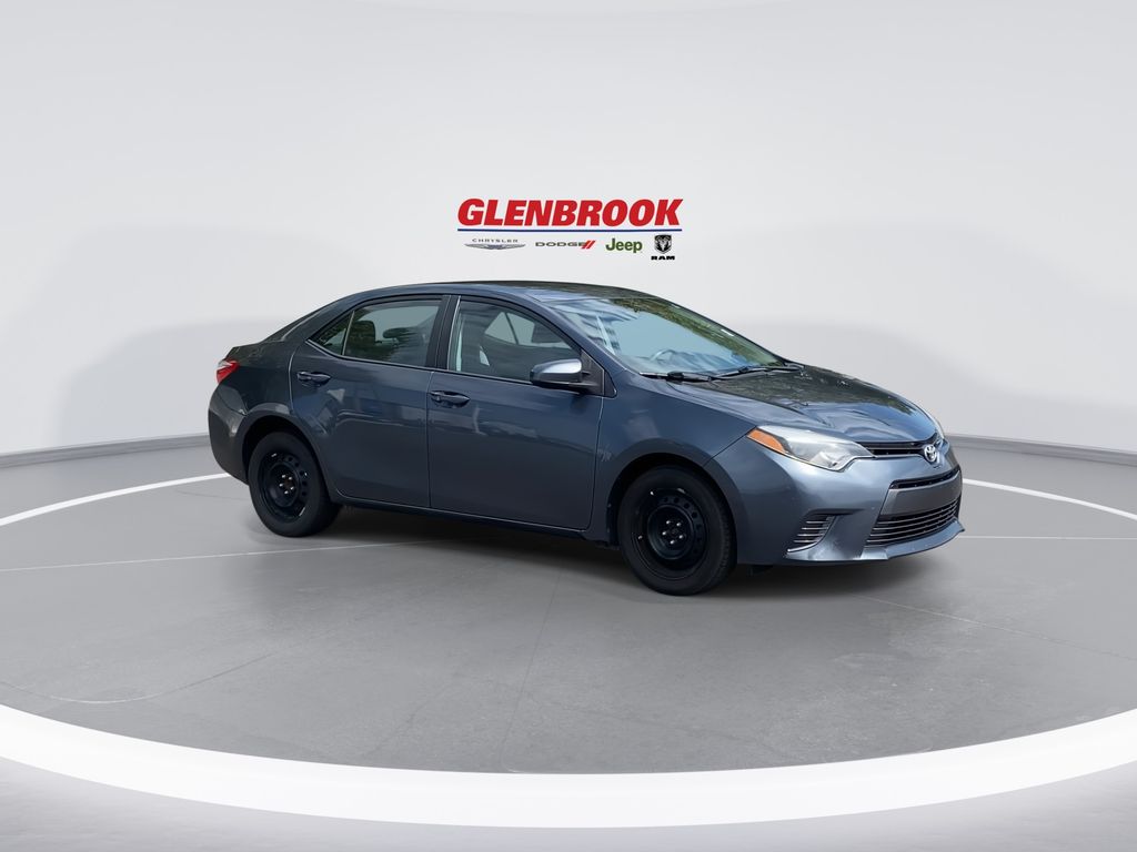 2016 Toyota Corolla LE photo 2