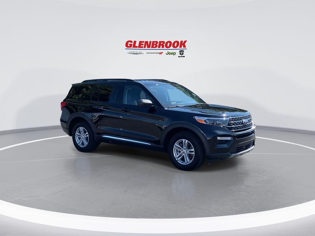 2023 Ford Explorer XLT photo 2