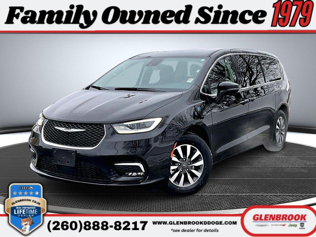 2024 Chrysler Pacifica PHEV Select's photo