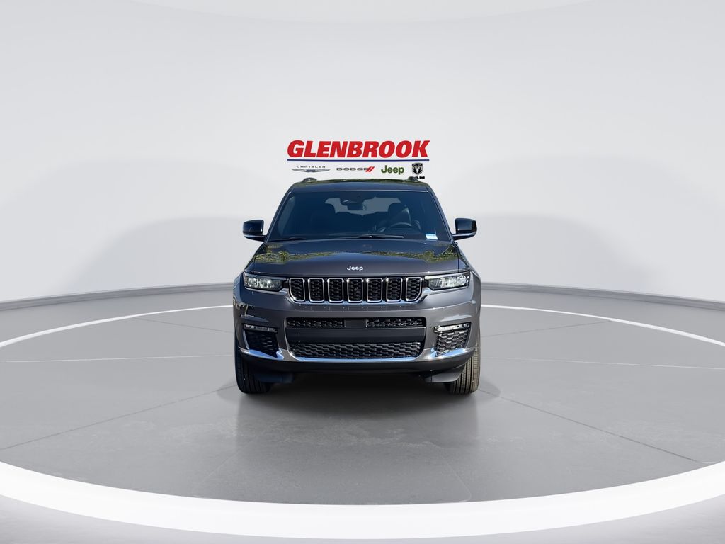 2025 Jeep Grand Cherokee Limited photo 3