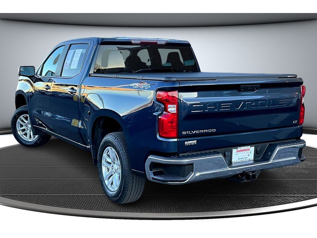 2021 Chevrolet Silverado 1500 LT photo 2
